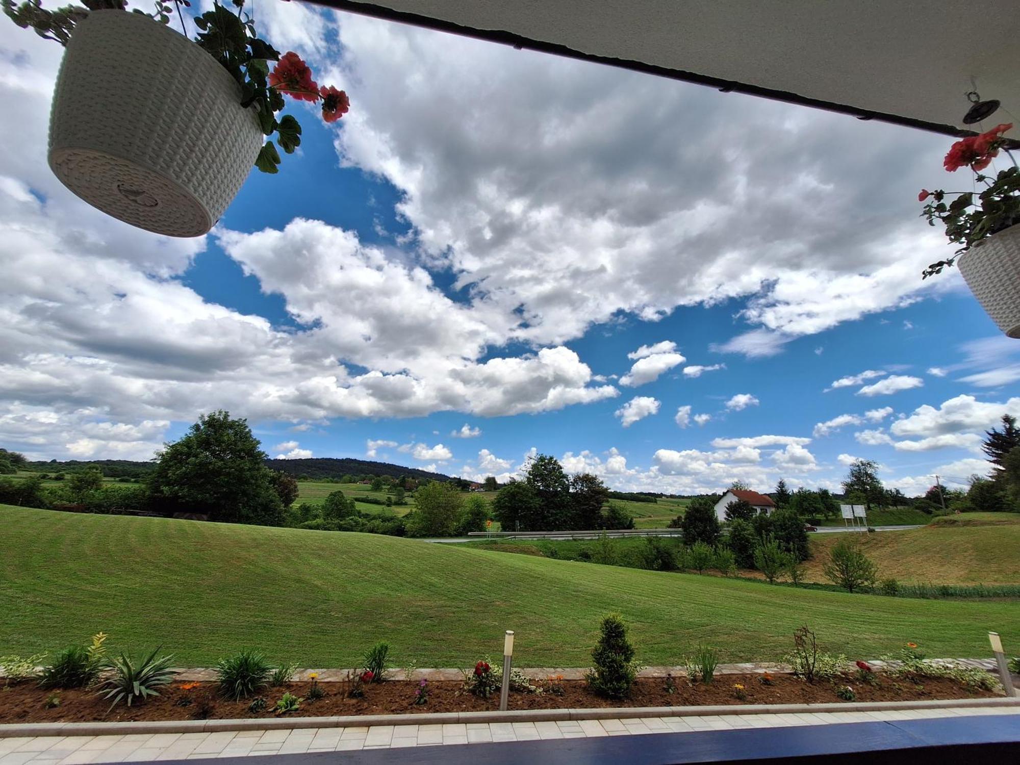 Guesthouse Miha Rakovica Exterior photo
